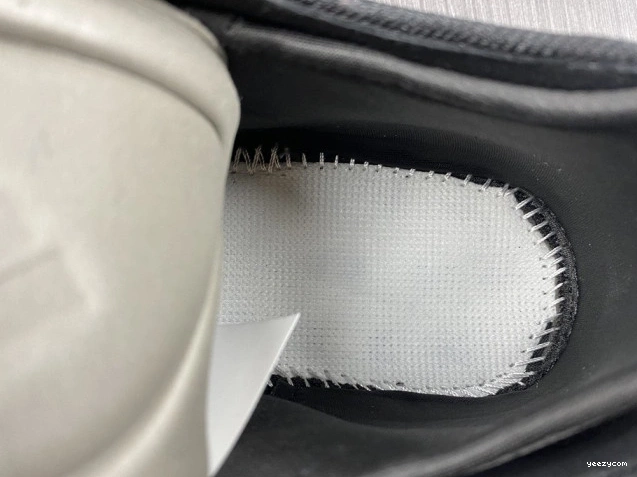 400 YEEZY ADIDAS H68031 0819